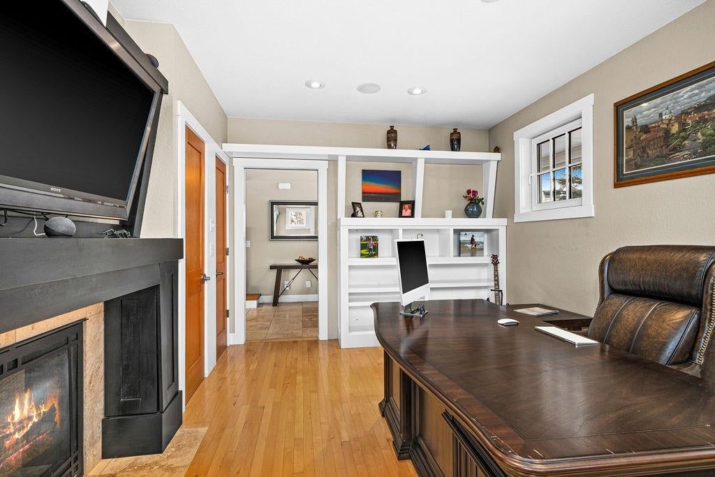 Duluth, Minnesota, 55804, United States, 5 Bedrooms Bedrooms, ,6 BathroomsBathrooms,Residential,Pending,2012810