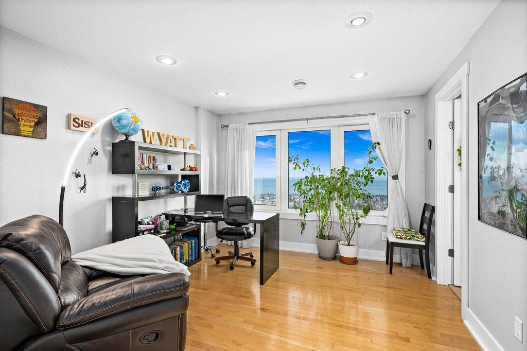 Duluth, Minnesota, 55804, United States, 5 Bedrooms Bedrooms, ,6 BathroomsBathrooms,Residential,Pending,2012810