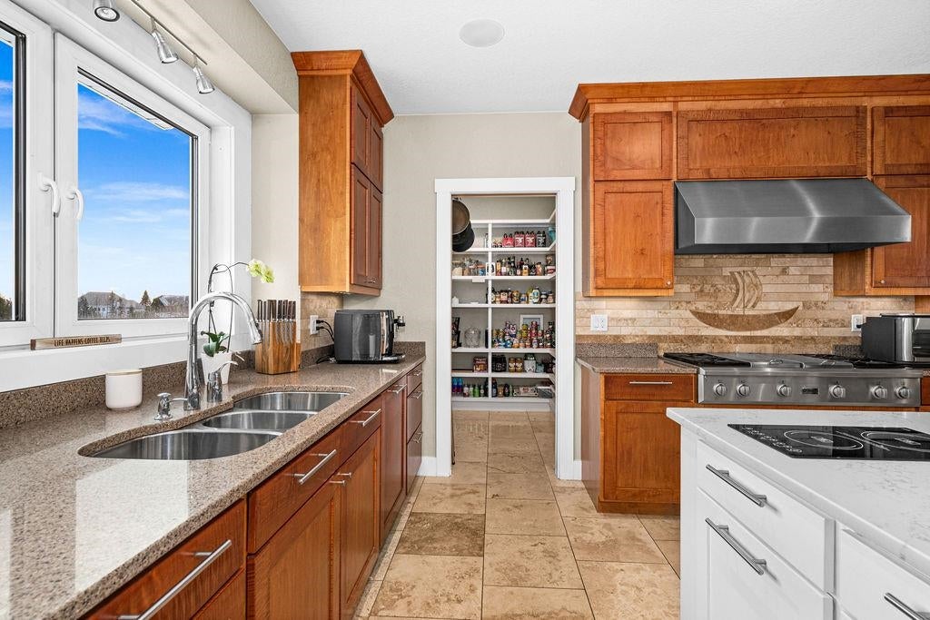 Duluth, Minnesota, 55804, United States, 5 Bedrooms Bedrooms, ,6 BathroomsBathrooms,Residential,Pending,2012810