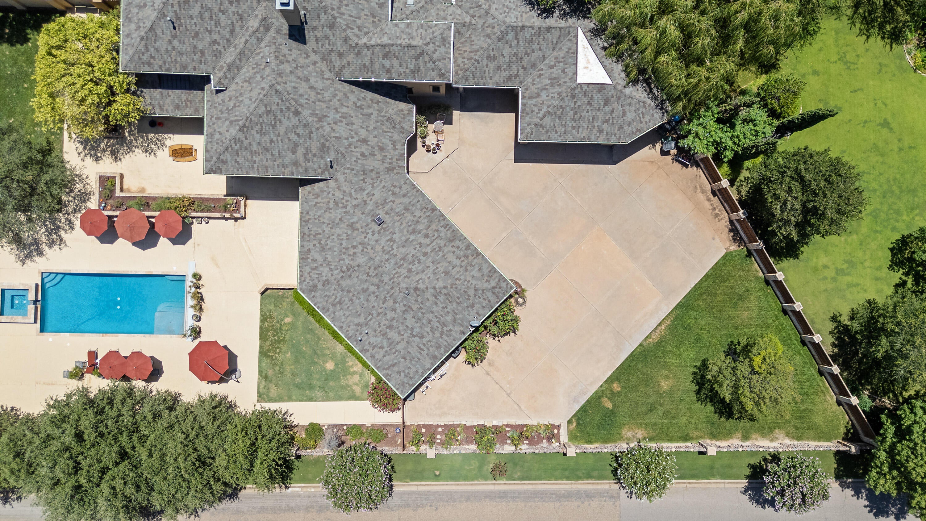 Lubbock, Texas, 79424, United States, 6 Bedrooms Bedrooms, ,8 BathroomsBathrooms,Residential,Active,1929701