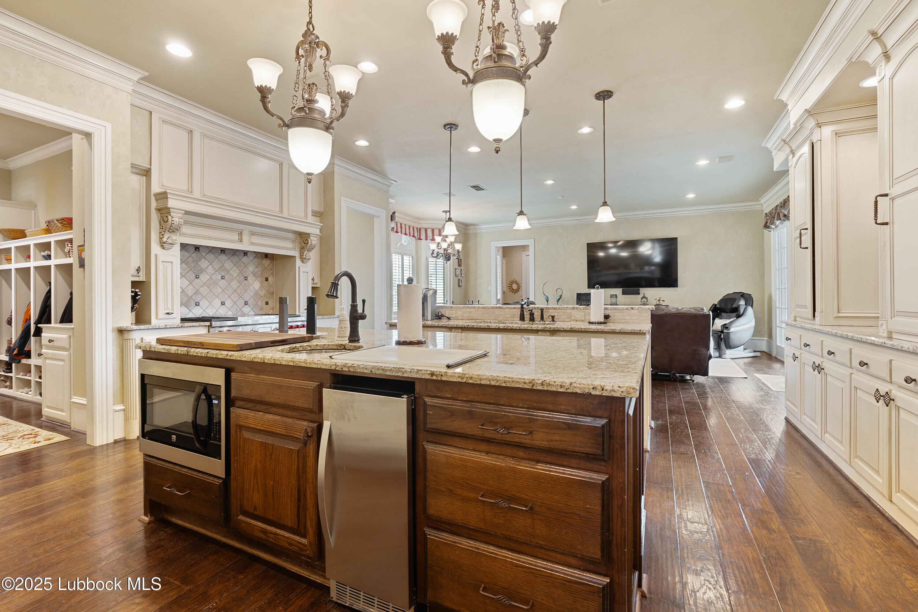 Lubbock, Texas, 79424, United States, 6 Bedrooms Bedrooms, ,8 BathroomsBathrooms,Residential,Active,1929701