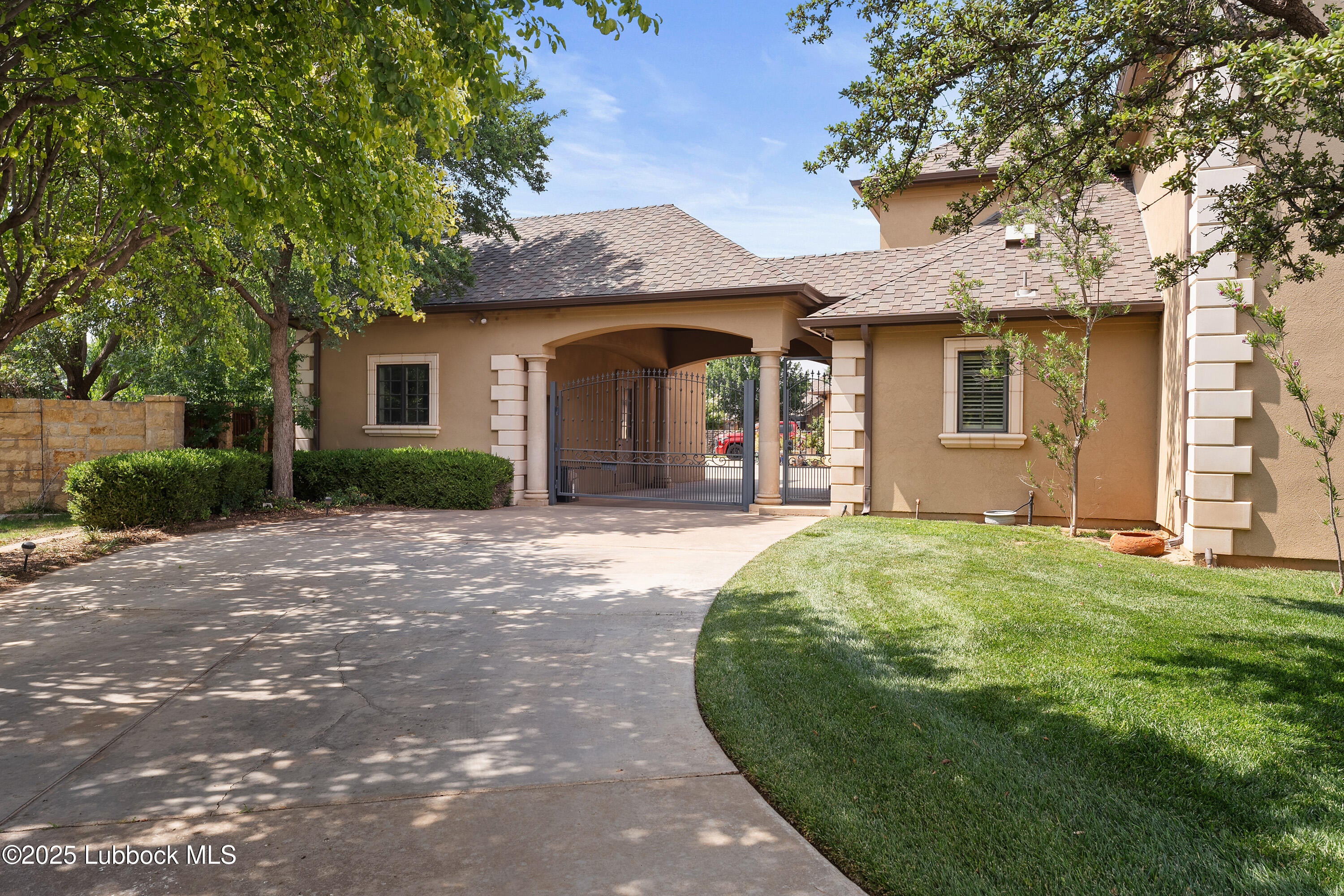 Lubbock, Texas, 79424, United States, 6 Bedrooms Bedrooms, ,8 BathroomsBathrooms,Residential,Active,1929701