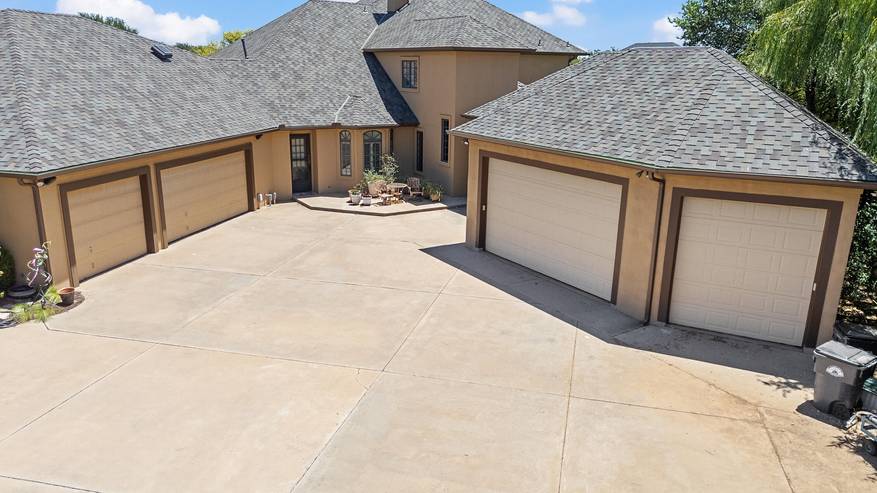 Lubbock, Texas, 79424, United States, 6 Bedrooms Bedrooms, ,8 BathroomsBathrooms,Residential,Active,1929701