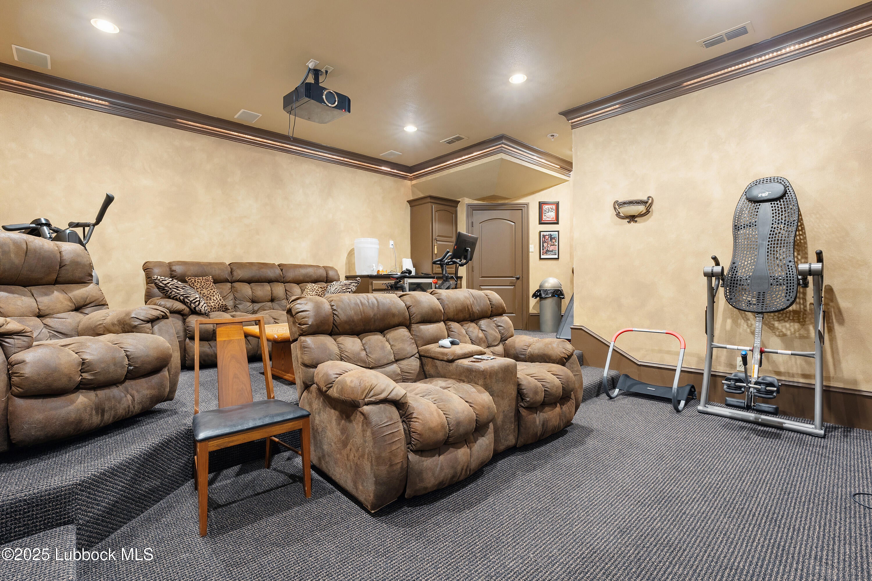 Lubbock, Texas, 79424, United States, 6 Bedrooms Bedrooms, ,8 BathroomsBathrooms,Residential,Active,1929701