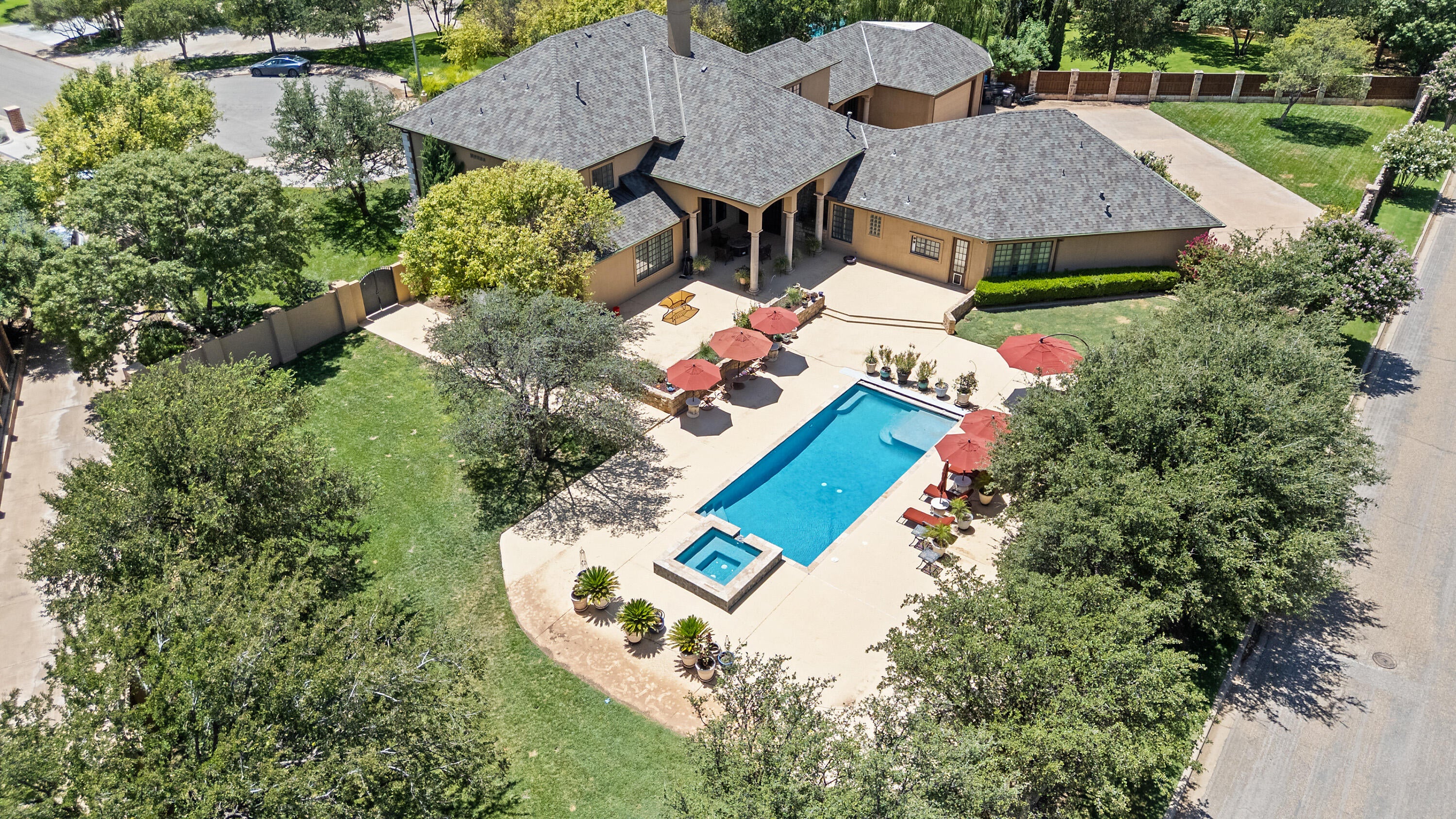 Lubbock, Texas, 79424, United States, 6 Bedrooms Bedrooms, ,8 BathroomsBathrooms,Residential,Active,1929701