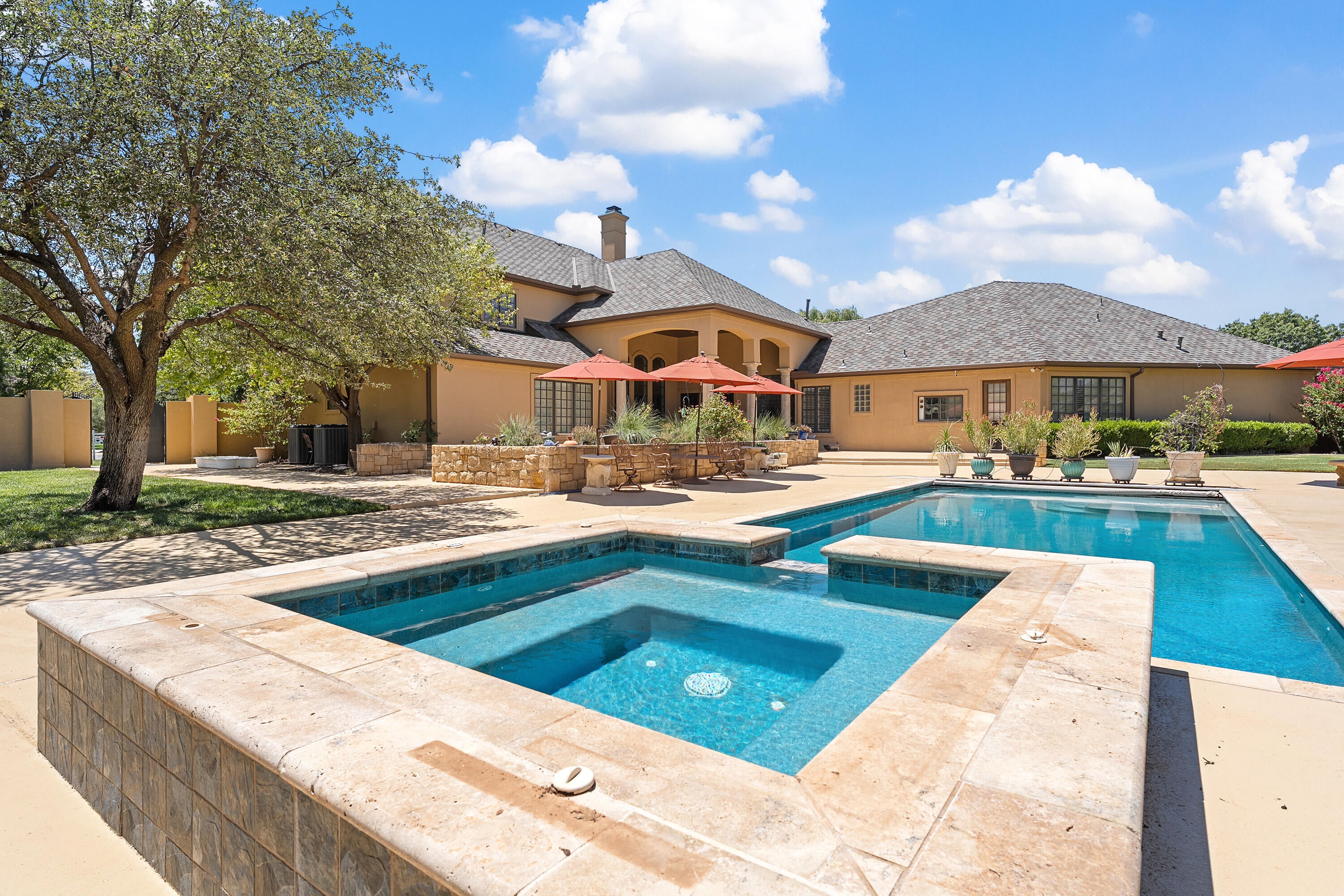 Lubbock, Texas, 79424, United States, 6 Bedrooms Bedrooms, ,8 BathroomsBathrooms,Residential,Active,1929701