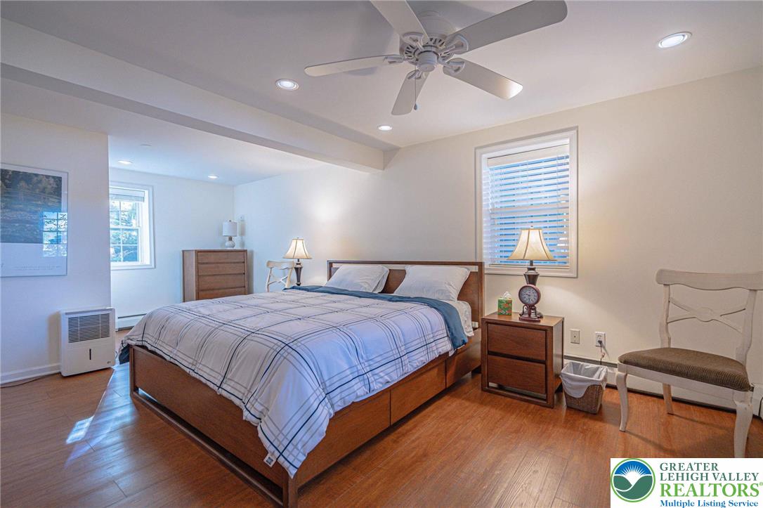 Clifton Twp, Pennsylvania, 18424, United States, 5 Bedrooms Bedrooms, ,4 BathroomsBathrooms,Residential,Active,1962171