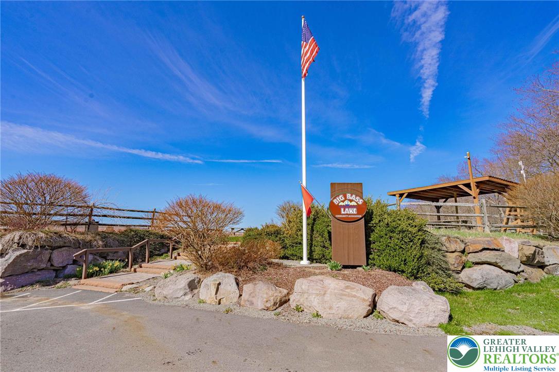 Clifton Twp, Pennsylvania, 18424, United States, 5 Bedrooms Bedrooms, ,4 BathroomsBathrooms,Residential,Active,1962171