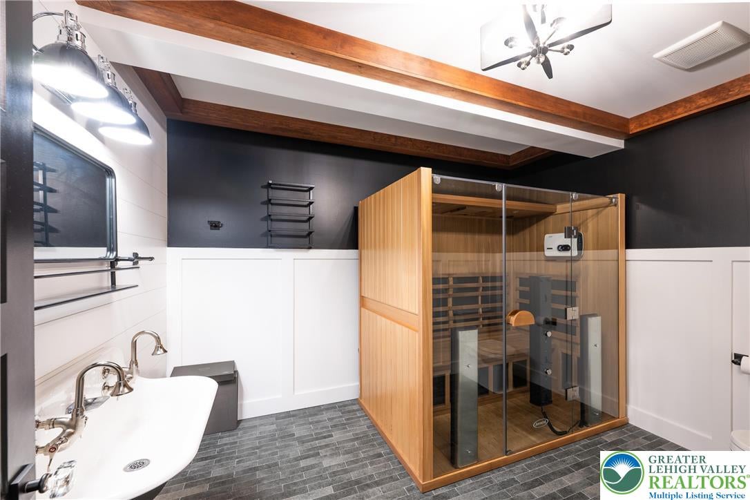 Greenwich Township, Pennsylvania, 19530, United States, ,5 BathroomsBathrooms,Residential,Active,1880295