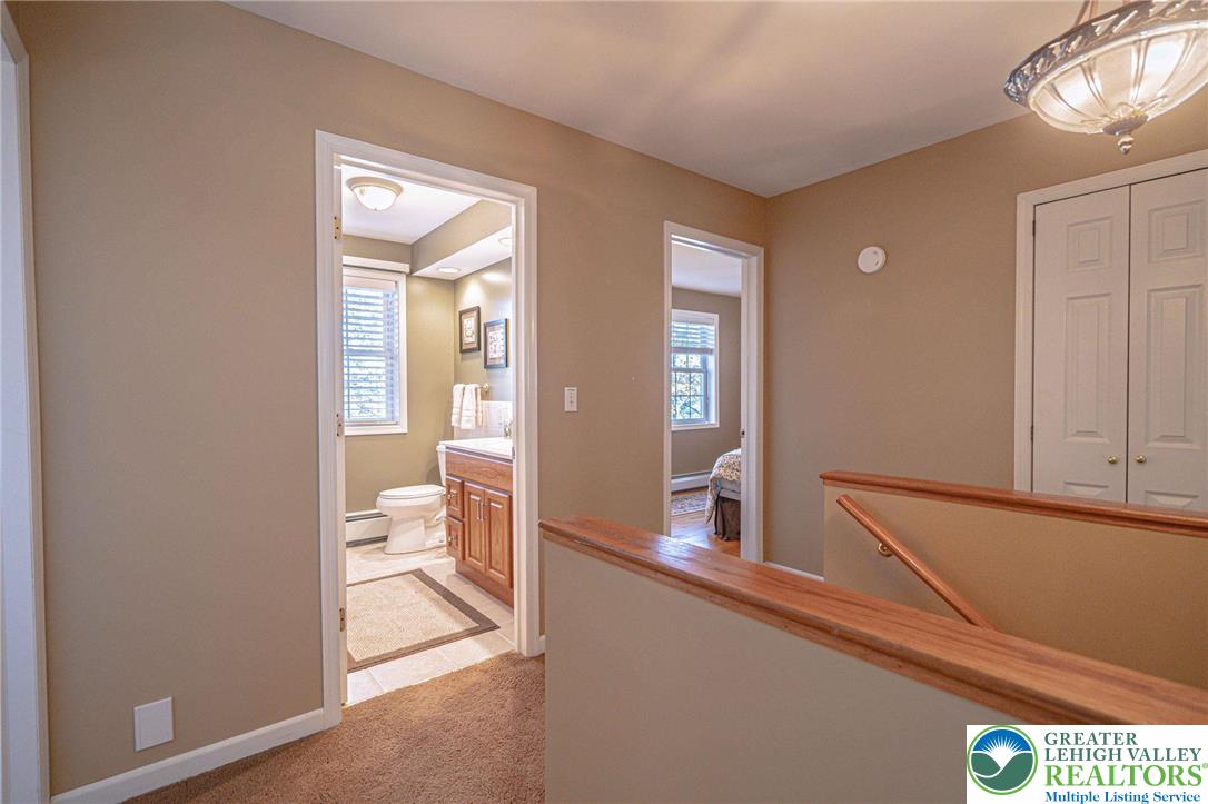 Clifton Twp, Pennsylvania, 18424, United States, 5 Bedrooms Bedrooms, ,4 BathroomsBathrooms,Residential,Active,1962171