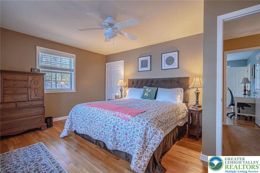 Clifton Twp, Pennsylvania, 18424, United States, 5 Bedrooms Bedrooms, ,4 BathroomsBathrooms,Residential,Active,1962171