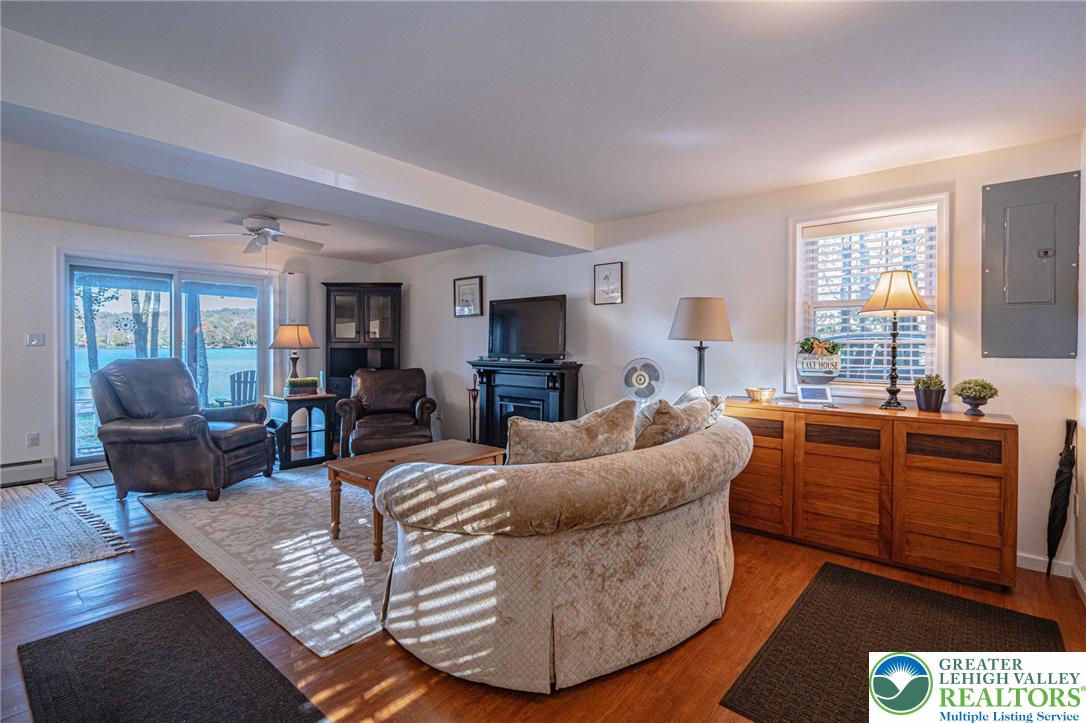 Clifton Twp, Pennsylvania, 18424, United States, 5 Bedrooms Bedrooms, ,4 BathroomsBathrooms,Residential,Active,1962171