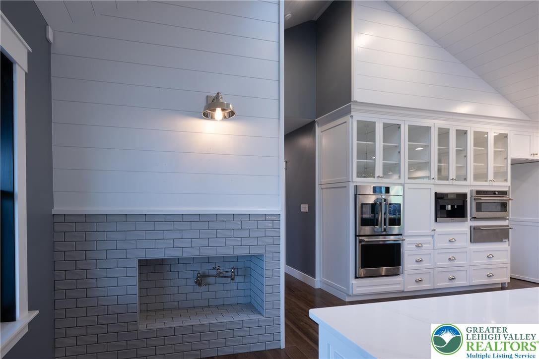 Greenwich Township, Pennsylvania, 19530, United States, ,5 BathroomsBathrooms,Residential,Active,1880295