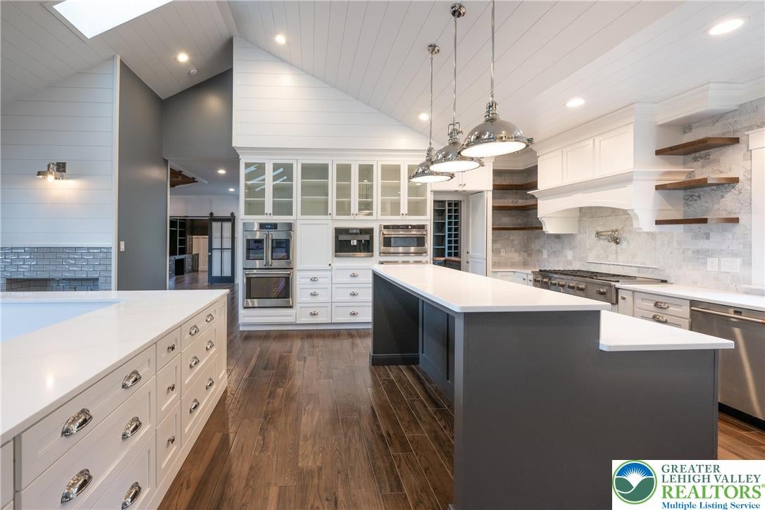 Greenwich Township, Pennsylvania, 19530, United States, ,5 BathroomsBathrooms,Residential,Active,1880295