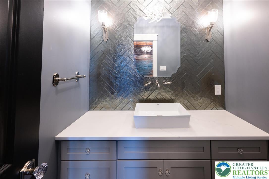 Greenwich Township, Pennsylvania, 19530, United States, ,5 BathroomsBathrooms,Residential,Active,1880295