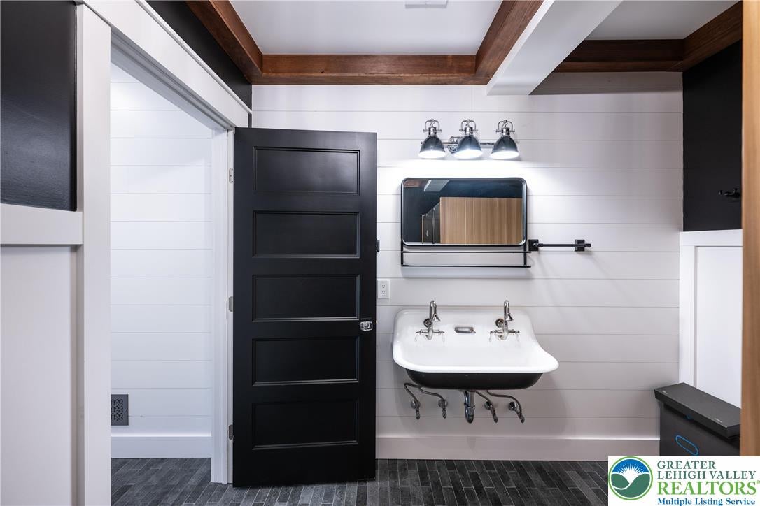 Greenwich Township, Pennsylvania, 19530, United States, ,5 BathroomsBathrooms,Residential,Active,1880295