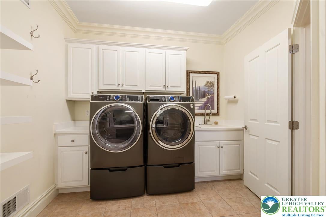 Bethlehem City, Pennsylvania, 18015, United States, 3 Bedrooms Bedrooms, ,5 BathroomsBathrooms,Residential,Active,1943838