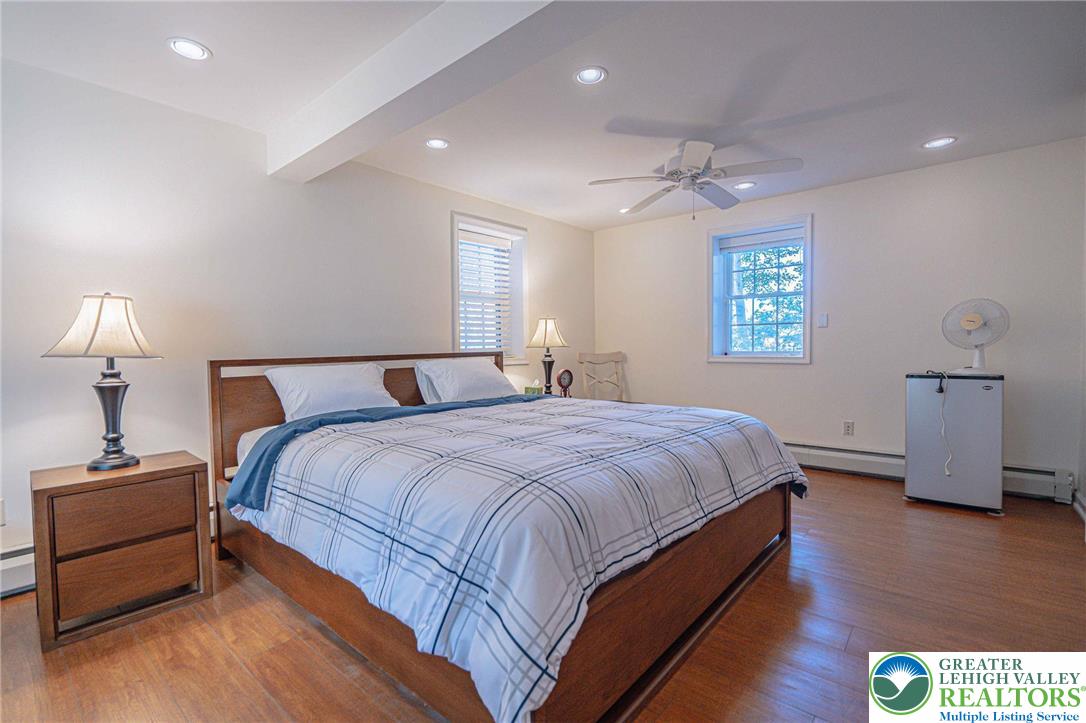 Clifton Twp, Pennsylvania, 18424, United States, 5 Bedrooms Bedrooms, ,4 BathroomsBathrooms,Residential,Active,1962171