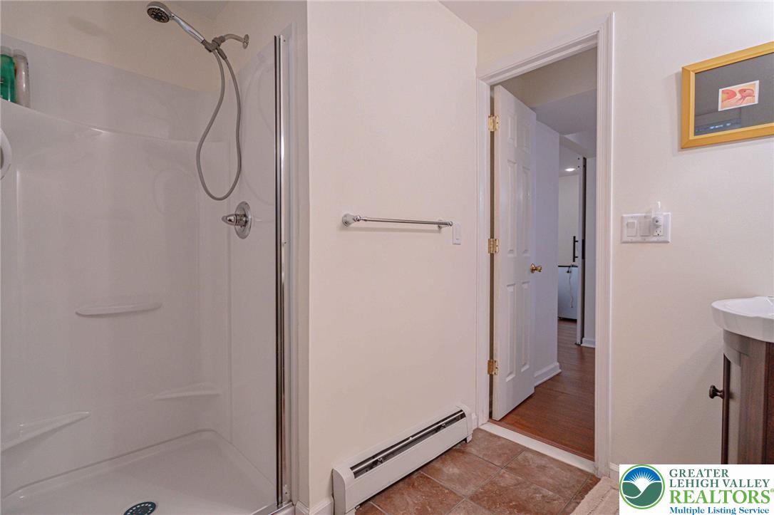 Clifton Twp, Pennsylvania, 18424, United States, 5 Bedrooms Bedrooms, ,4 BathroomsBathrooms,Residential,Active,1962171