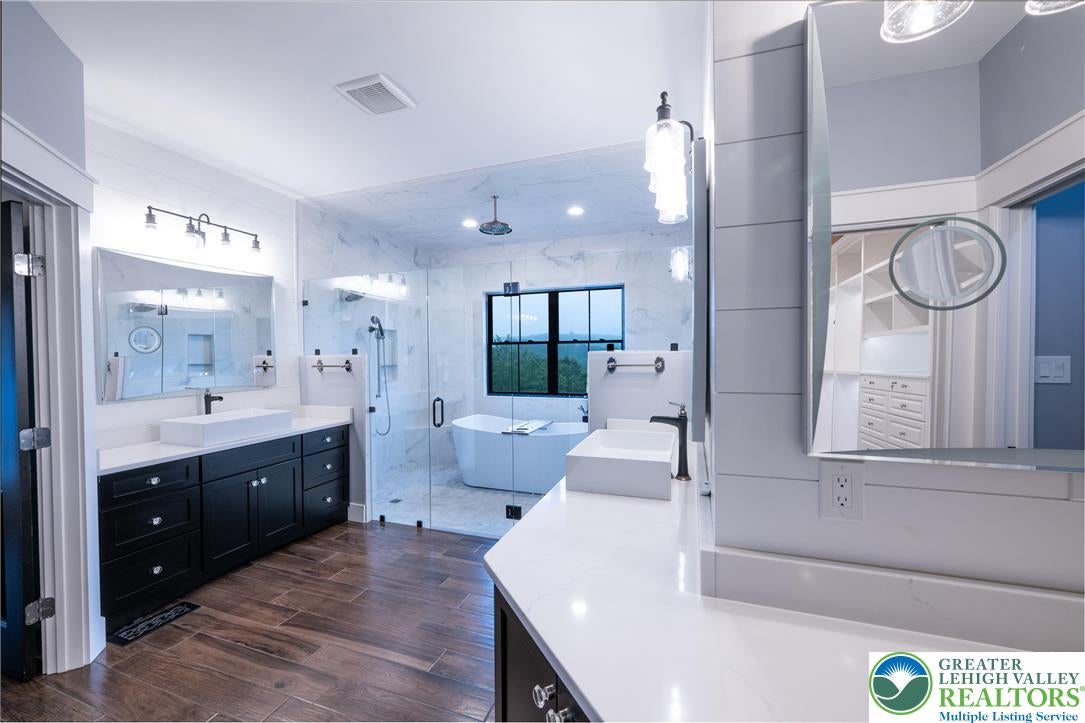 Greenwich Township, Pennsylvania, 19530, United States, ,5 BathroomsBathrooms,Residential,Active,1880295