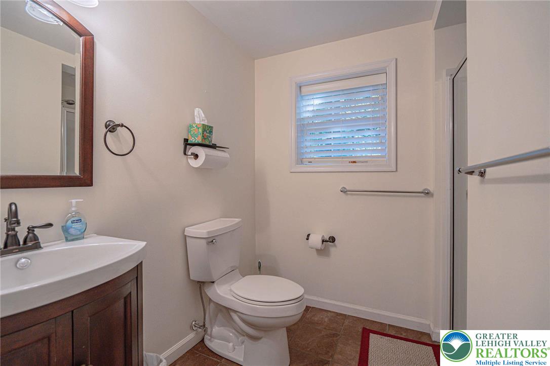 Clifton Twp, Pennsylvania, 18424, United States, 5 Bedrooms Bedrooms, ,4 BathroomsBathrooms,Residential,Active,1962171