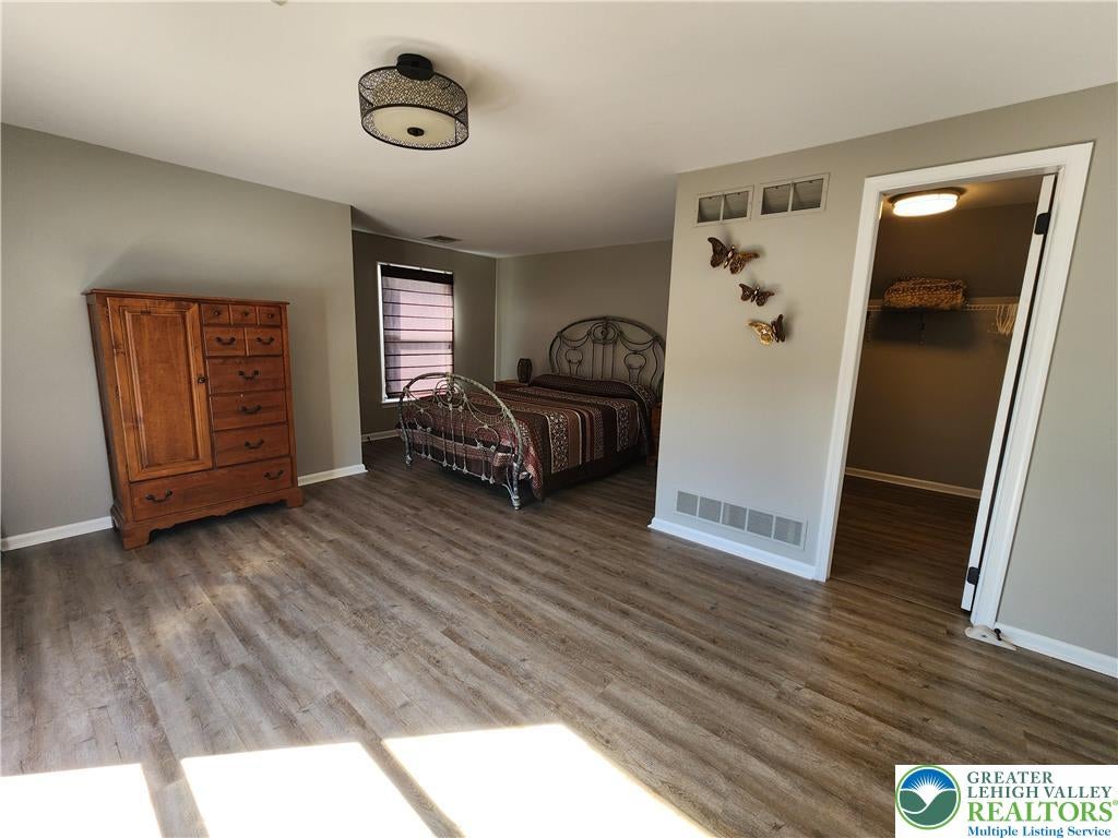 Bushkill Twp, Pennsylvania, 18064, United States, 4 Bedrooms Bedrooms, ,5 BathroomsBathrooms,Residential,Active,1945456