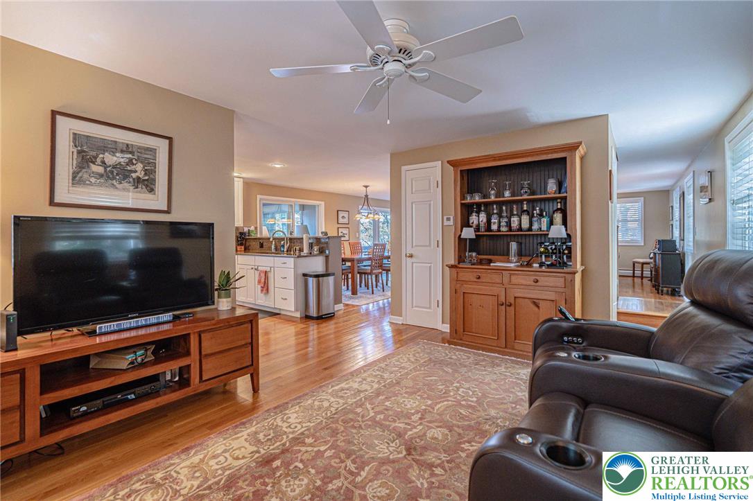 Clifton Twp, Pennsylvania, 18424, United States, 5 Bedrooms Bedrooms, ,4 BathroomsBathrooms,Residential,Active,1962171