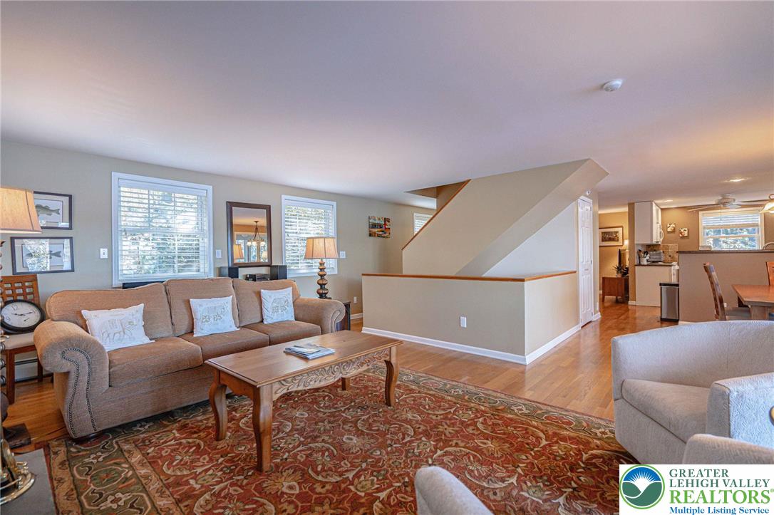 Clifton Twp, Pennsylvania, 18424, United States, 5 Bedrooms Bedrooms, ,4 BathroomsBathrooms,Residential,Active,1962171