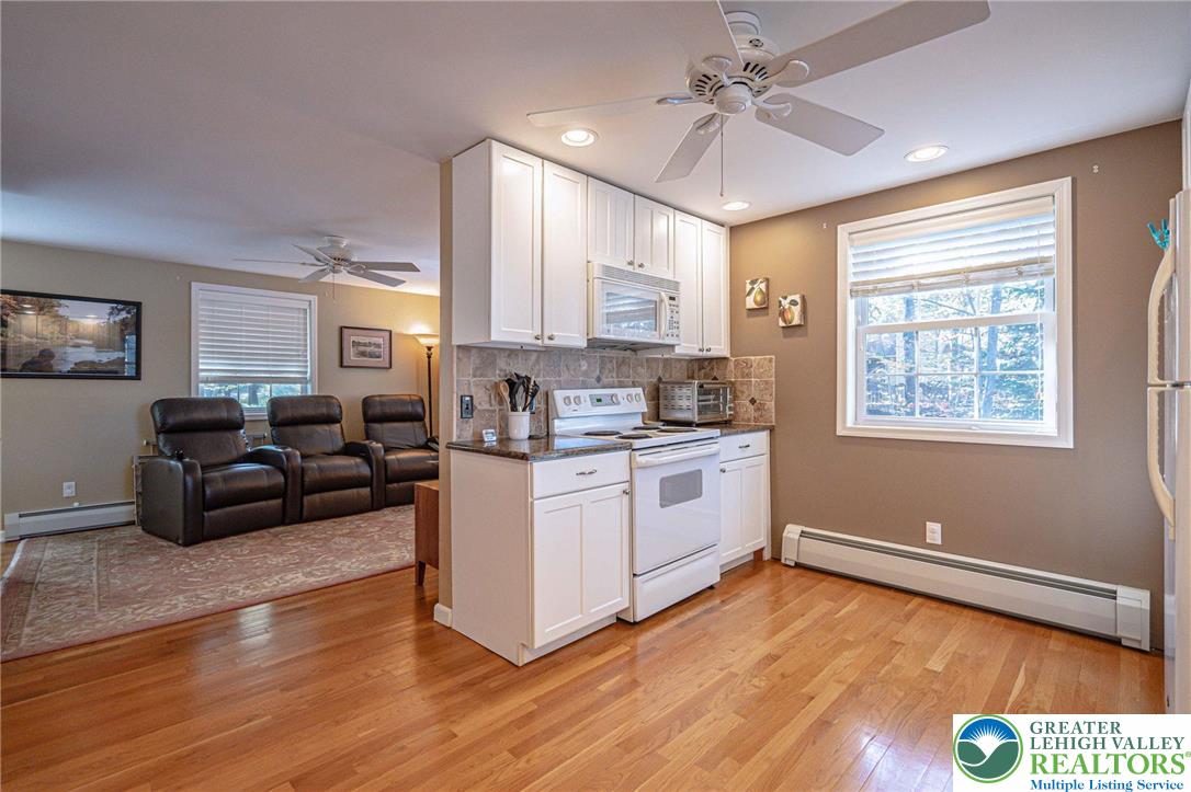 Clifton Twp, Pennsylvania, 18424, United States, 5 Bedrooms Bedrooms, ,4 BathroomsBathrooms,Residential,Active,1962171