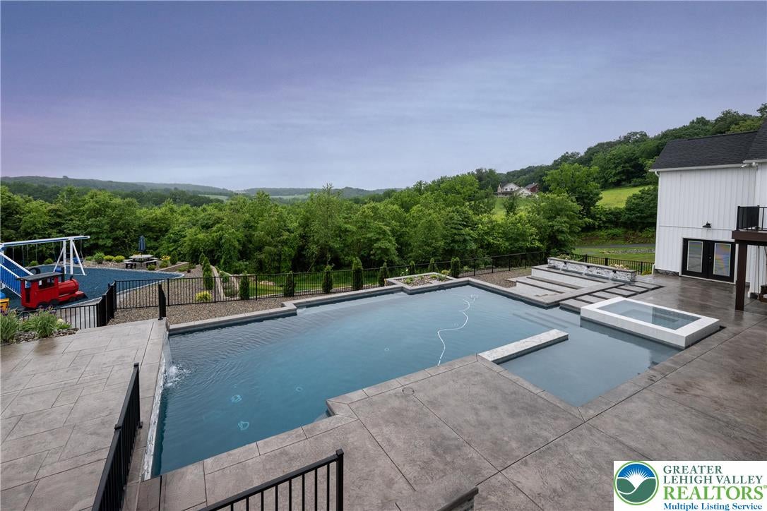 Greenwich Township, Pennsylvania, 19530, United States, ,5 BathroomsBathrooms,Residential,Active,1880295