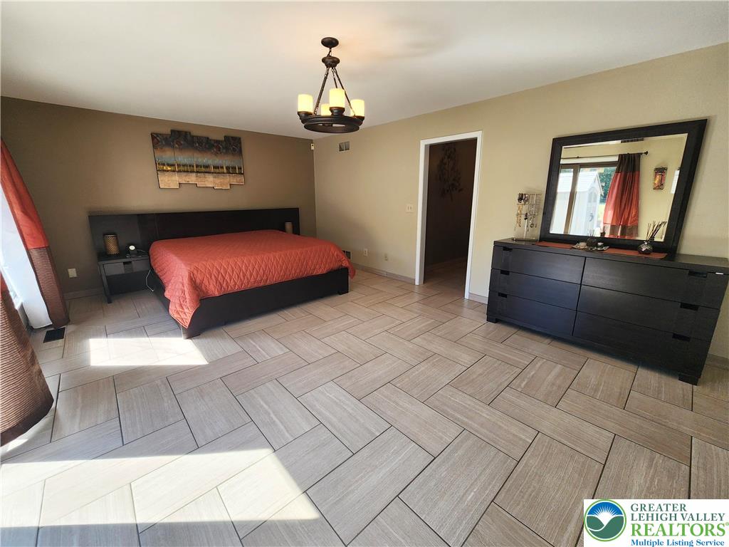 Bushkill Twp, Pennsylvania, 18064, United States, 4 Bedrooms Bedrooms, ,5 BathroomsBathrooms,Residential,Active,1945456