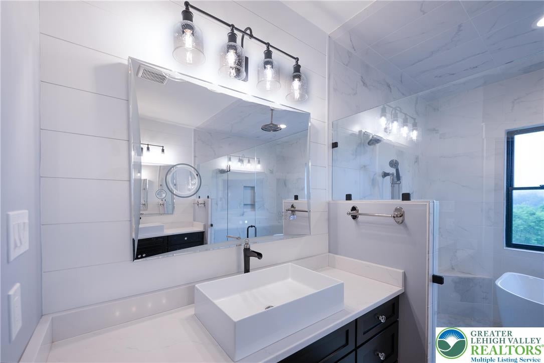 Greenwich Township, Pennsylvania, 19530, United States, ,5 BathroomsBathrooms,Residential,Active,1880295