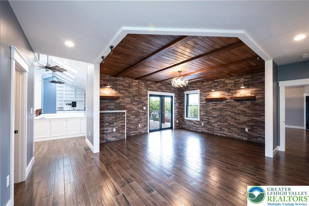 Greenwich Twp, Pennsylvania, 19530, United States, 6 Bedrooms Bedrooms, ,5 BathroomsBathrooms,Residential,Active,1967300