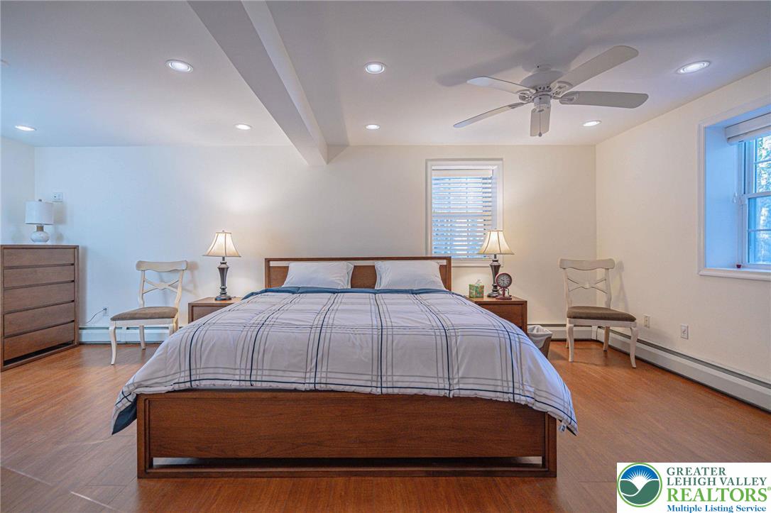 Clifton Twp, Pennsylvania, 18424, United States, 5 Bedrooms Bedrooms, ,4 BathroomsBathrooms,Residential,Active,1962171