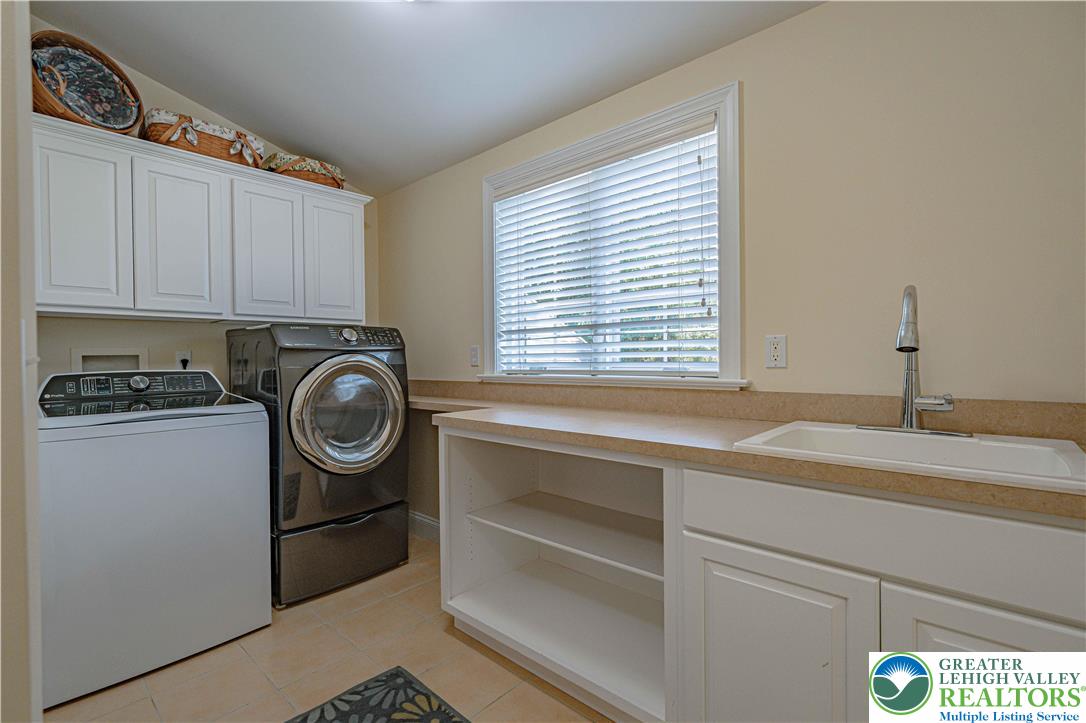 North Whitehall Twp, Pennsylvania, 18069, United States, 4 Bedrooms Bedrooms, ,5 BathroomsBathrooms,Residential,Active,1886846