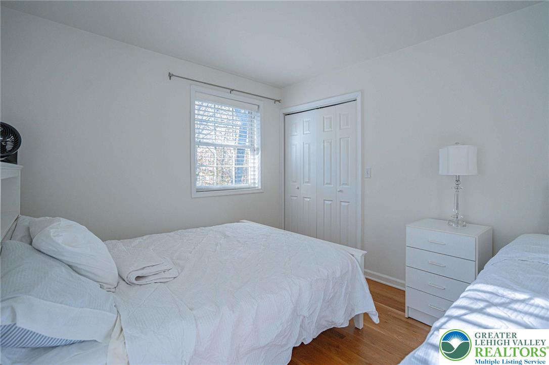 Clifton Twp, Pennsylvania, 18424, United States, 5 Bedrooms Bedrooms, ,4 BathroomsBathrooms,Residential,Active,1962171