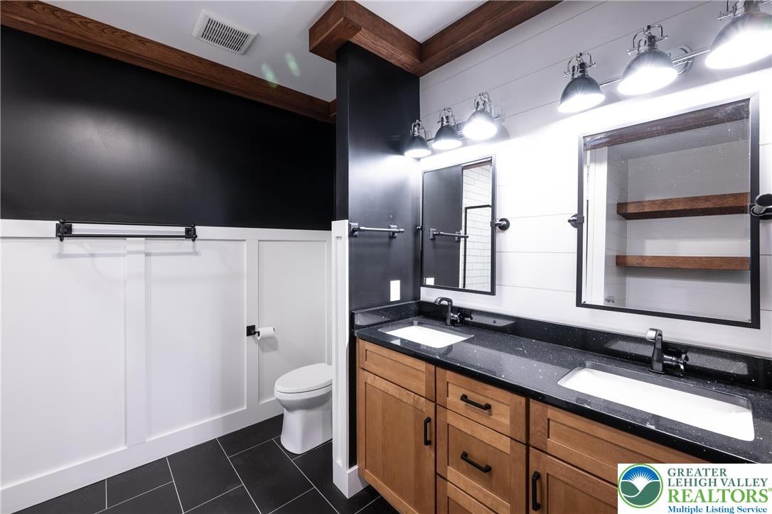 Greenwich Township, Pennsylvania, 19530, United States, ,5 BathroomsBathrooms,Residential,Active,1880295