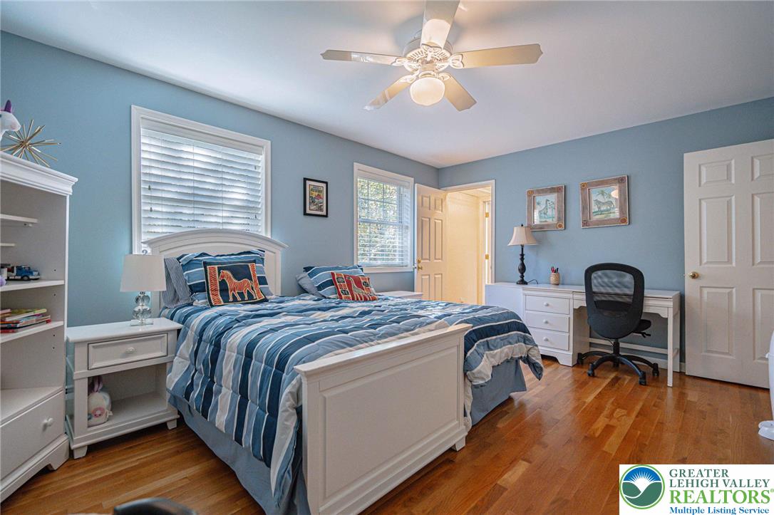 Clifton Twp, Pennsylvania, 18424, United States, 5 Bedrooms Bedrooms, ,4 BathroomsBathrooms,Residential,Active,1962171