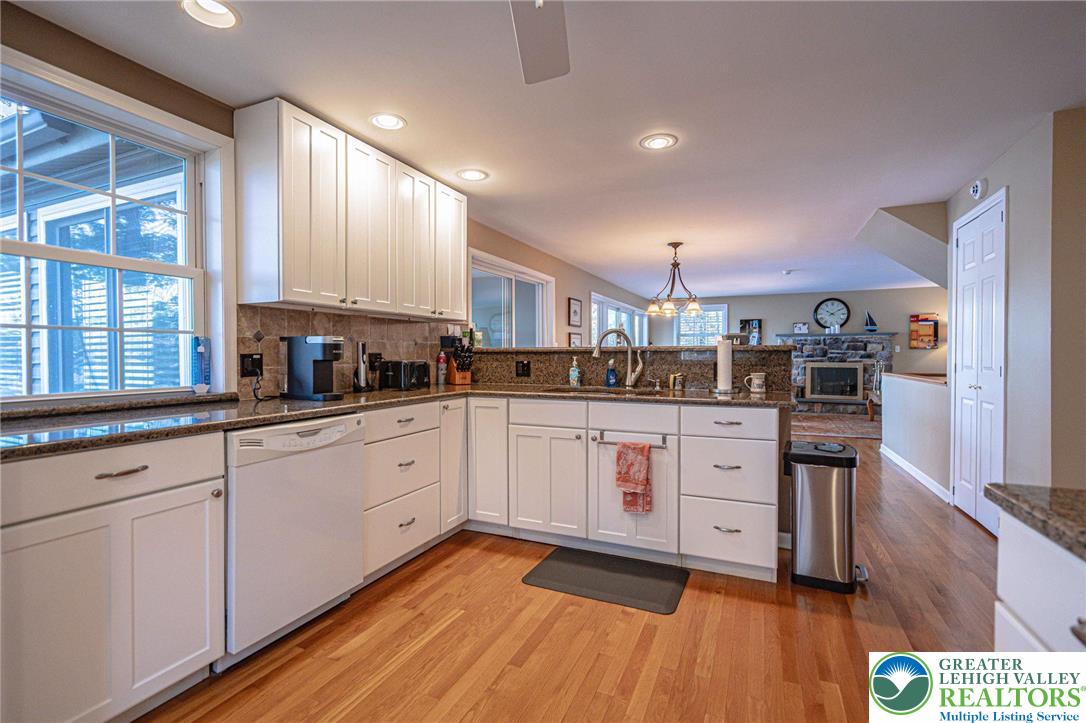 Clifton Twp, Pennsylvania, 18424, United States, 5 Bedrooms Bedrooms, ,4 BathroomsBathrooms,Residential,Active,1962171