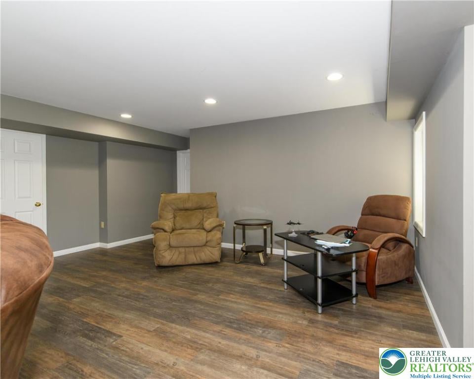 Upper Hanover Twp, Pennsylvania, 18041, United States, 7 Bedrooms Bedrooms, ,9 BathroomsBathrooms,Residential,Active,1936385