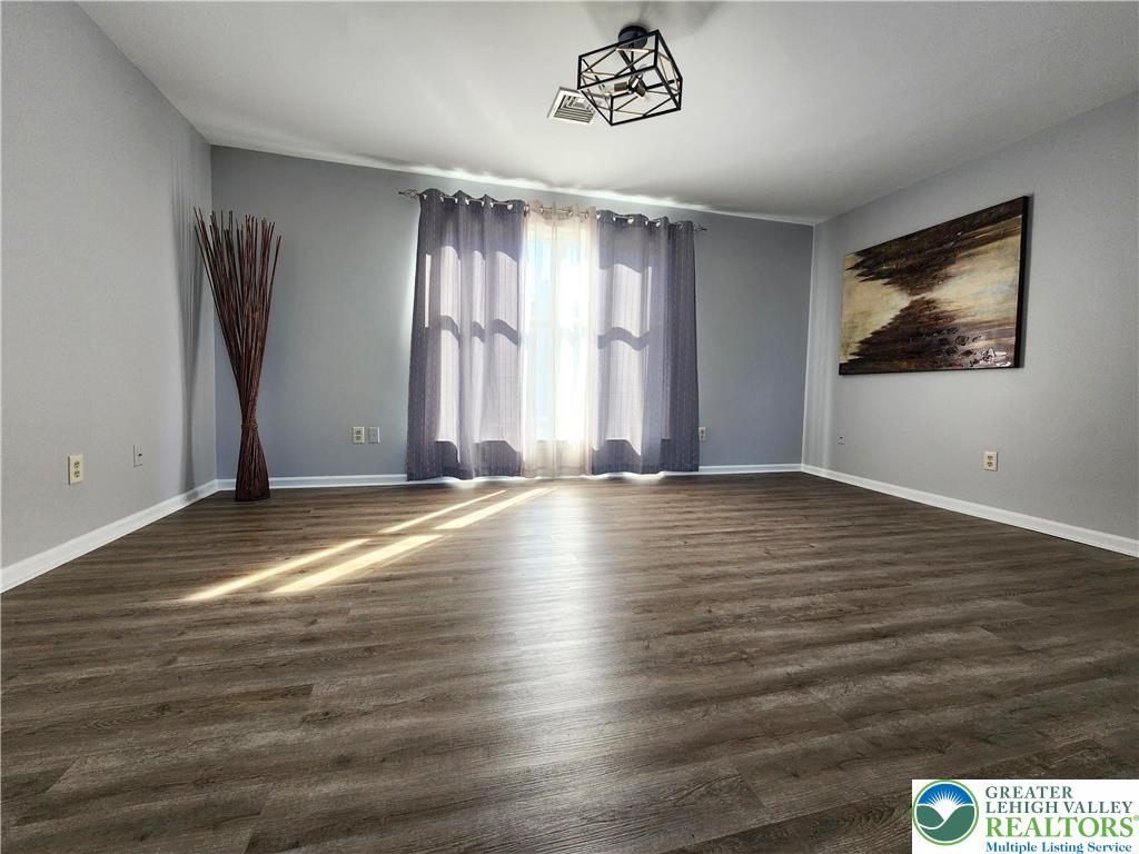 Bushkill Twp, Pennsylvania, 18064, United States, 4 Bedrooms Bedrooms, ,5 BathroomsBathrooms,Residential,Active,1945456