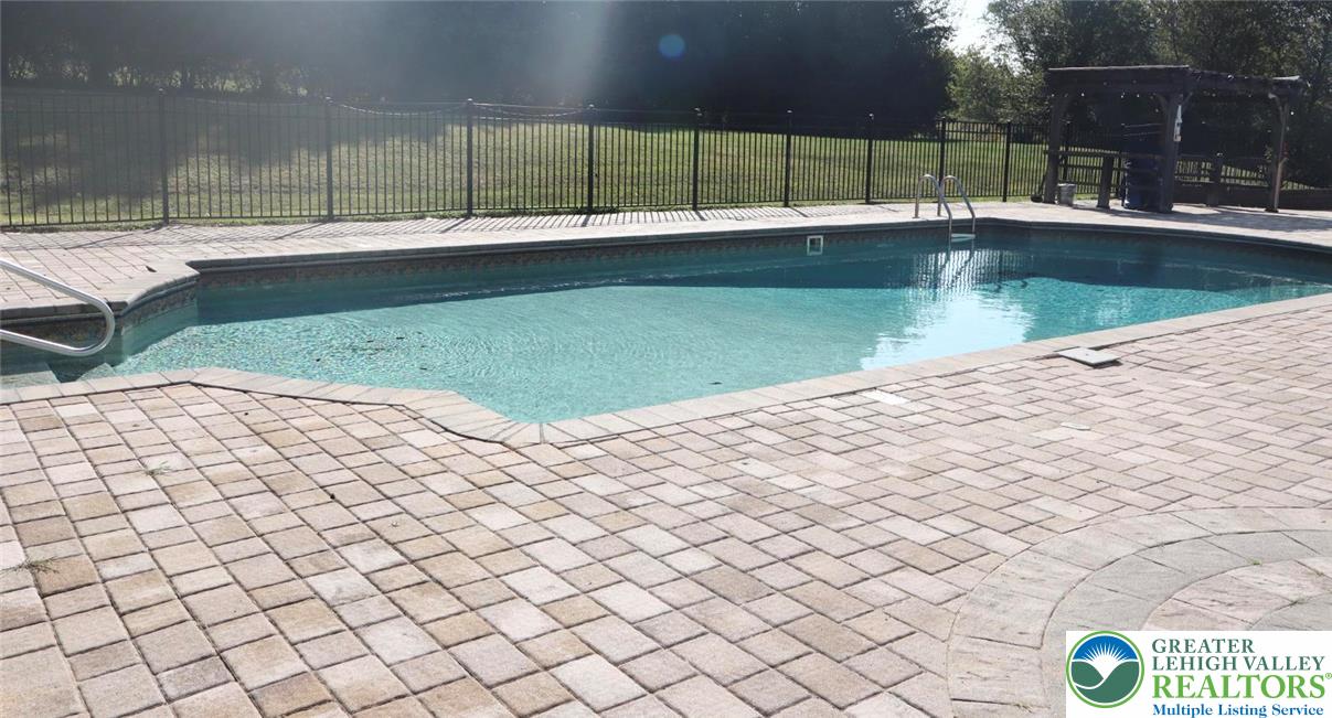 Bushkill Twp, Pennsylvania, 18064, United States, 4 Bedrooms Bedrooms, ,5 BathroomsBathrooms,Residential,Active,1945456