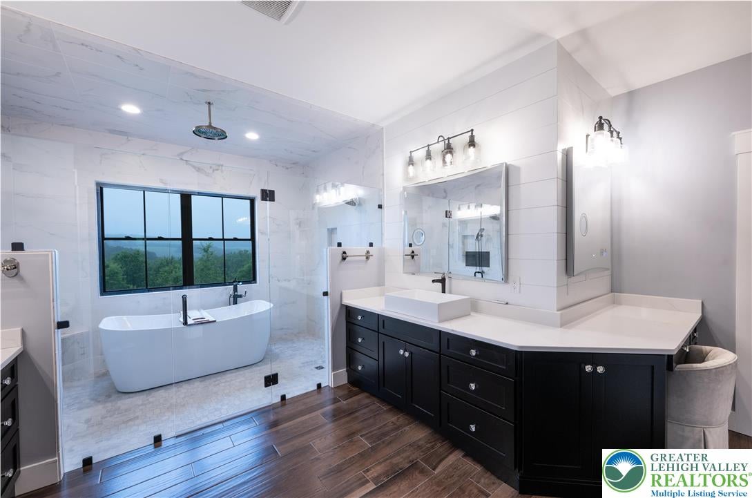 Greenwich Township, Pennsylvania, 19530, United States, ,5 BathroomsBathrooms,Residential,Active,1880295