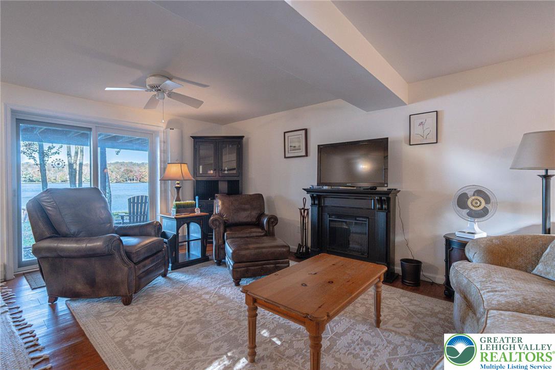 Clifton Twp, Pennsylvania, 18424, United States, 5 Bedrooms Bedrooms, ,4 BathroomsBathrooms,Residential,Active,1962171