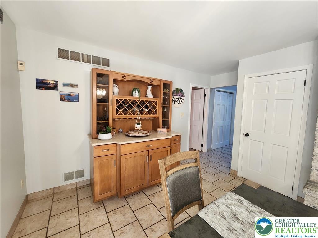 Bushkill Twp, Pennsylvania, 18064, United States, 4 Bedrooms Bedrooms, ,5 BathroomsBathrooms,Residential,Active,1945456