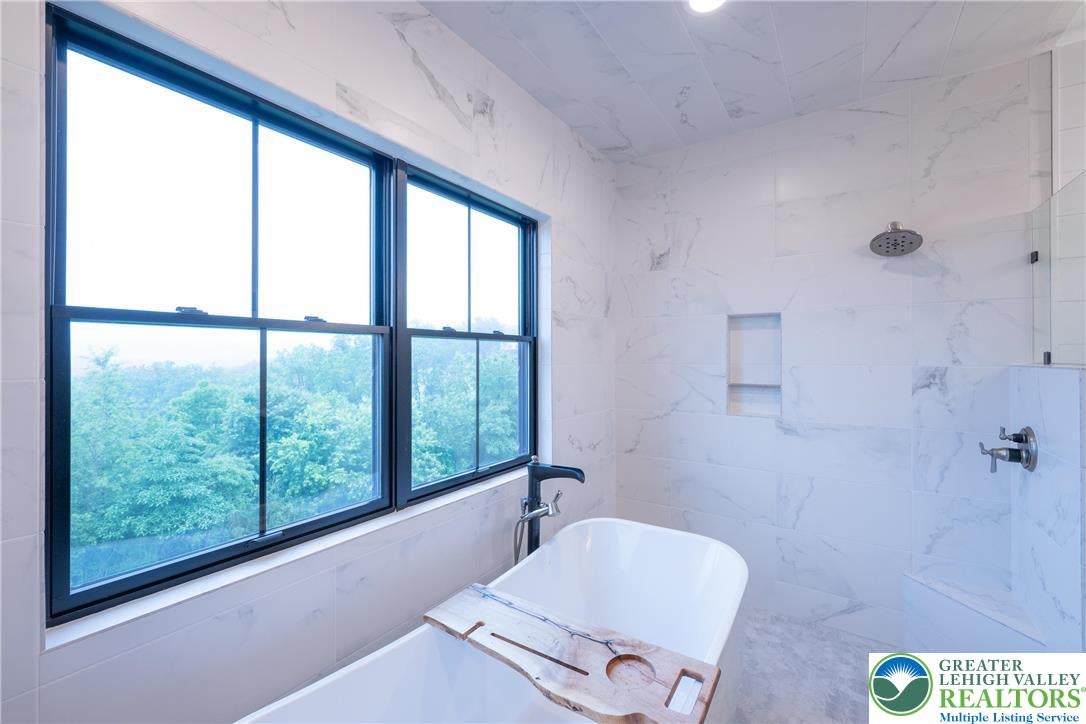 Greenwich Township, Pennsylvania, 19530, United States, ,5 BathroomsBathrooms,Residential,Active,1880295