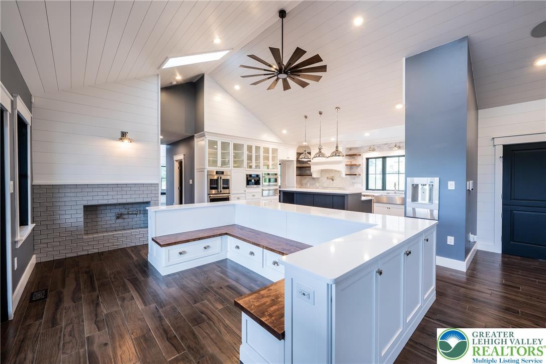 Greenwich Township, Pennsylvania, 19530, United States, ,5 BathroomsBathrooms,Residential,Active,1880295