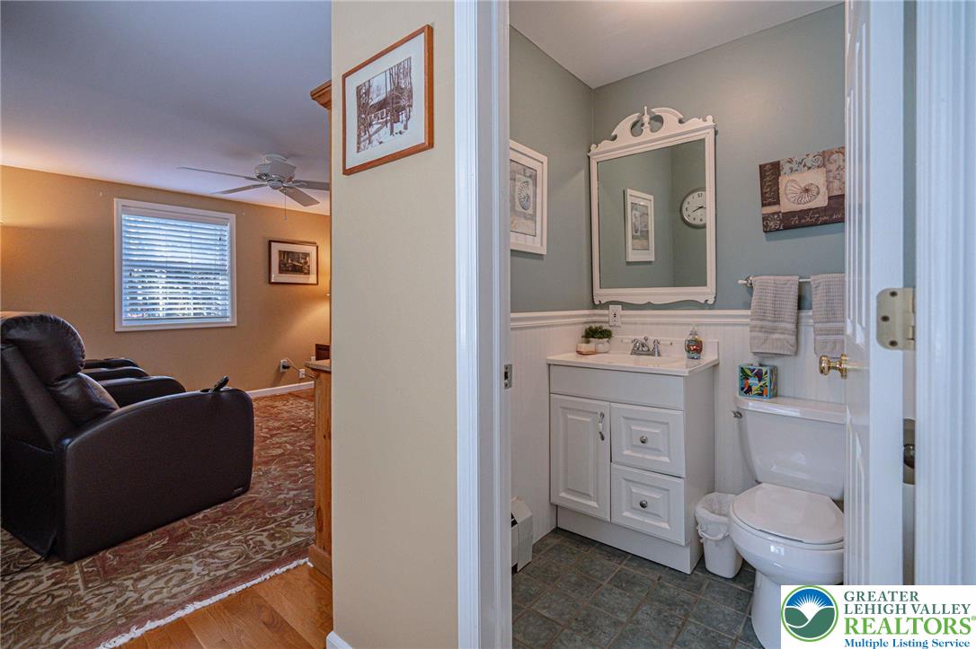 Clifton Twp, Pennsylvania, 18424, United States, 5 Bedrooms Bedrooms, ,4 BathroomsBathrooms,Residential,Active,1962171