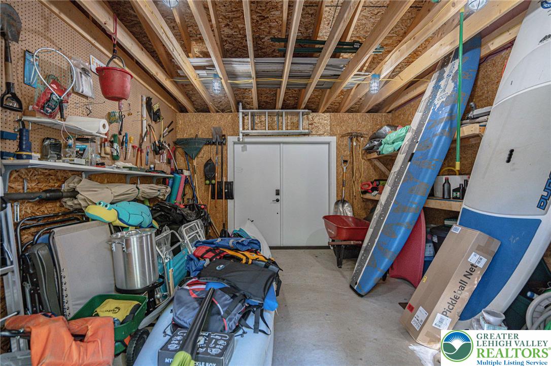 Clifton Twp, Pennsylvania, 18424, United States, 5 Bedrooms Bedrooms, ,4 BathroomsBathrooms,Residential,Active,1962171