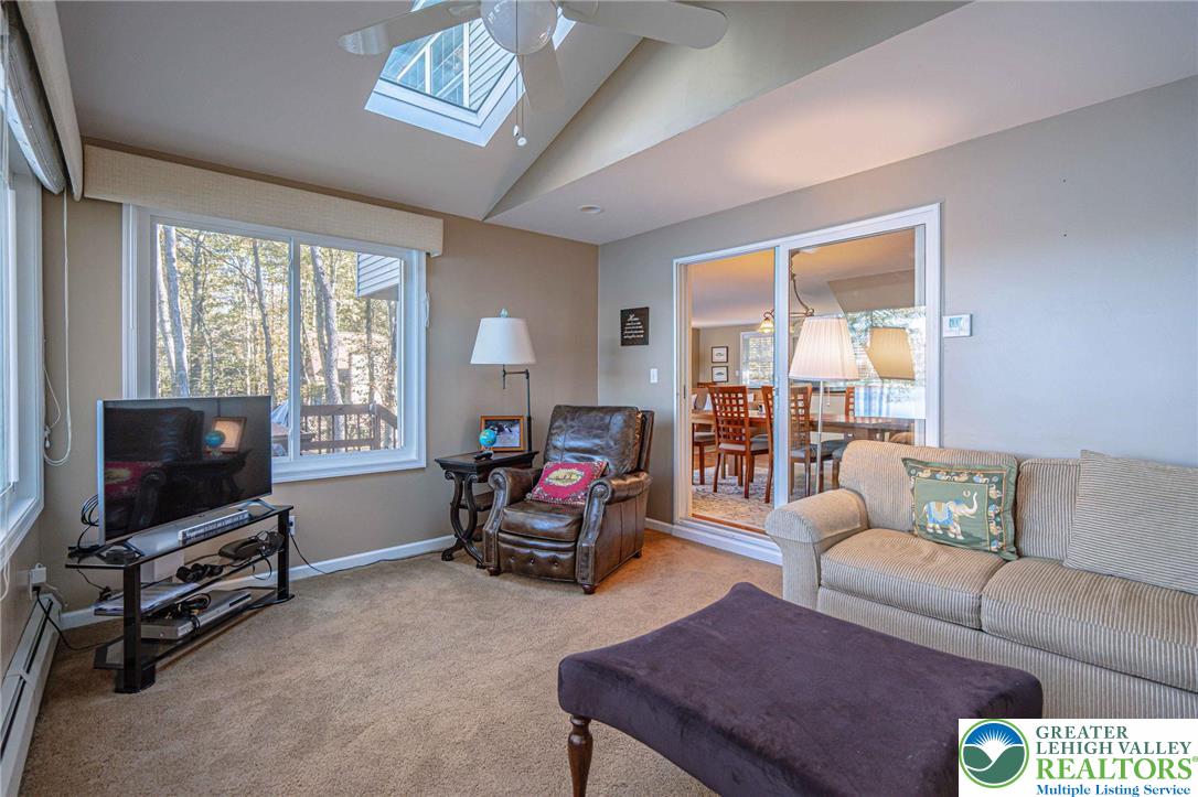 Clifton Twp, Pennsylvania, 18424, United States, 5 Bedrooms Bedrooms, ,4 BathroomsBathrooms,Residential,Active,1962171